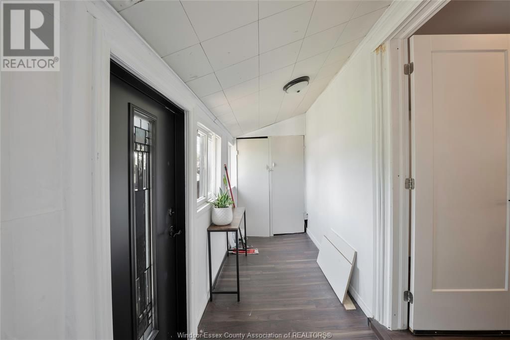 1072 ELM AVENUE Image 17