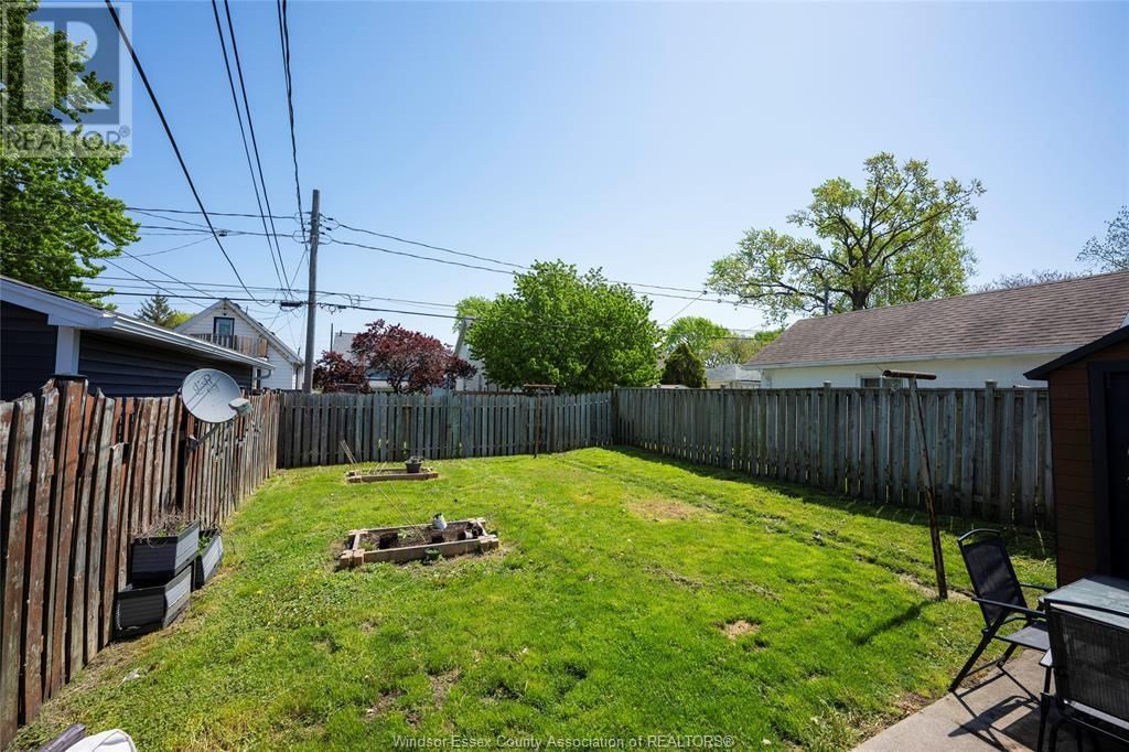 1072 ELM AVENUE Image 3
