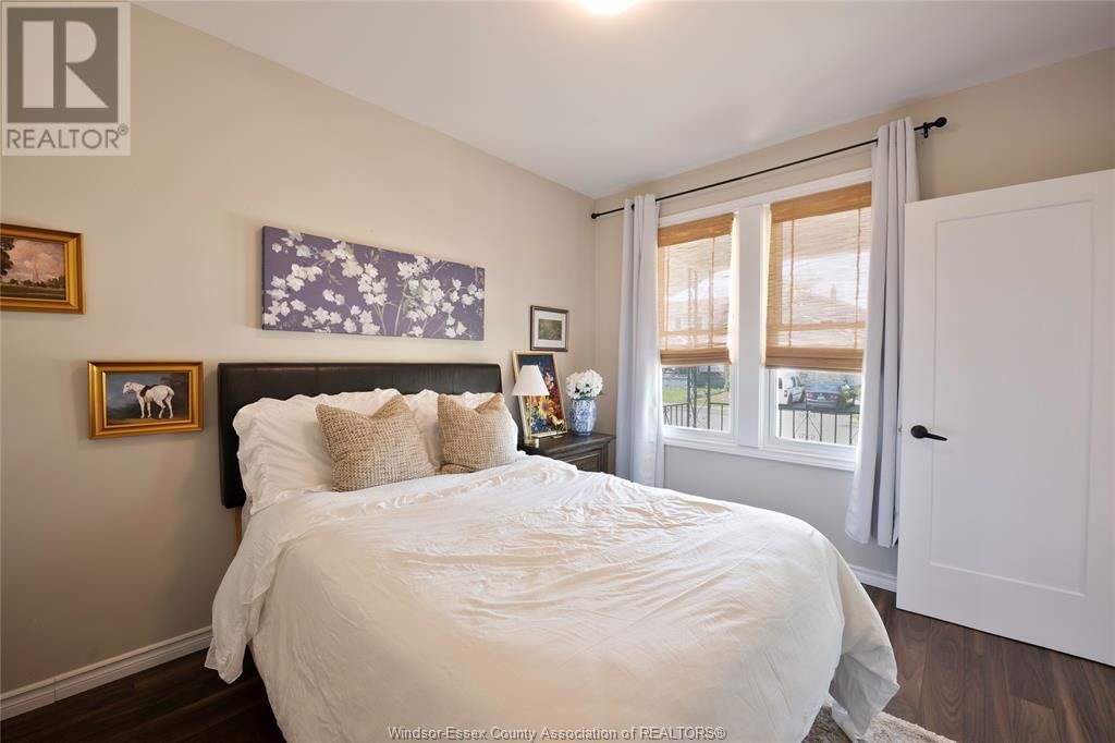 1072 ELM AVENUE Image 8