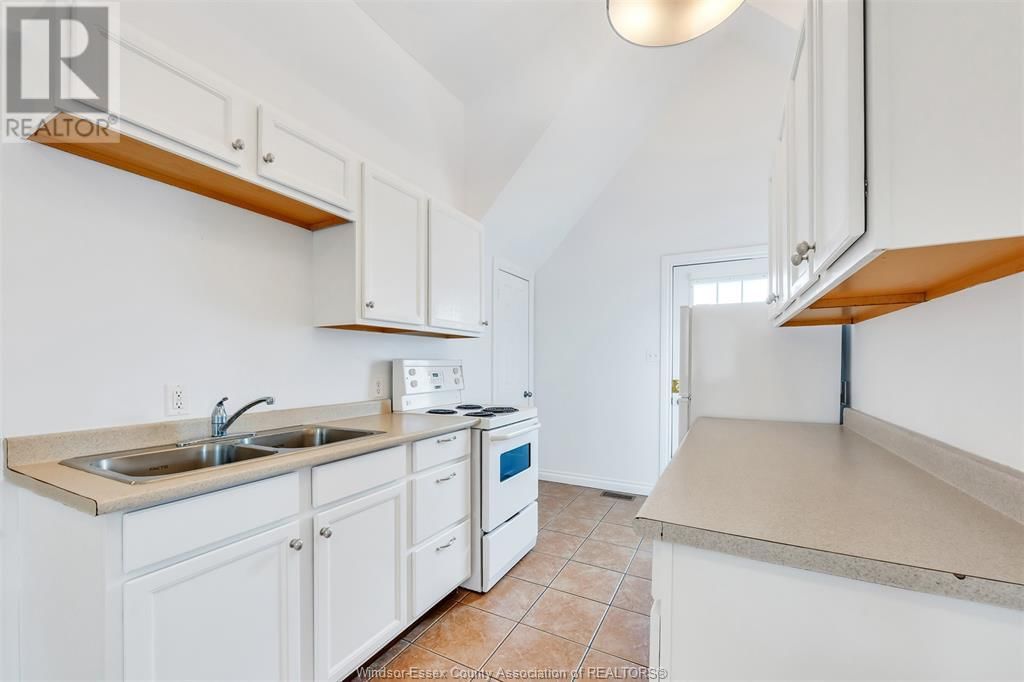 1564 ALEXIS ROAD Image 21