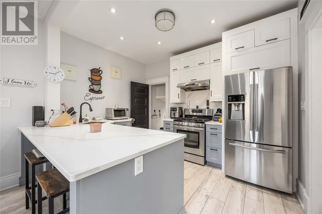 329 VIDAL STREET NORTH Image 13