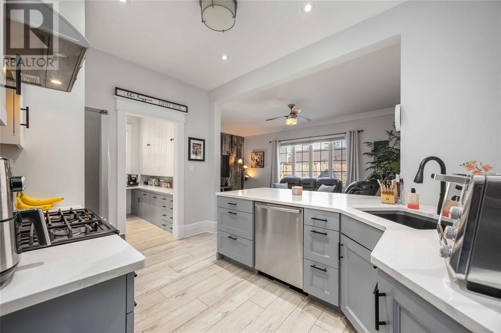 329 VIDAL STREET NORTH Image 14