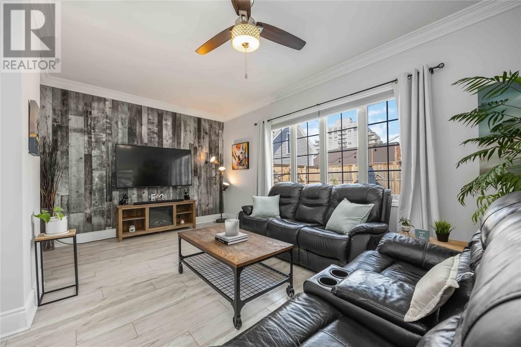 329 VIDAL STREET NORTH Image 16
