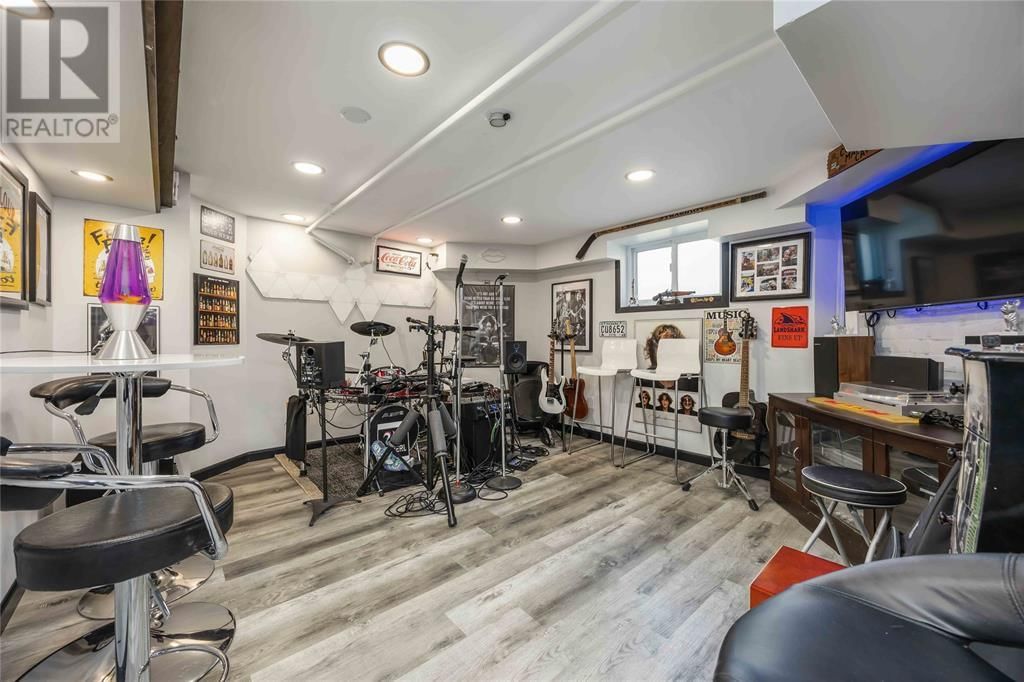 329 VIDAL STREET NORTH Image 31