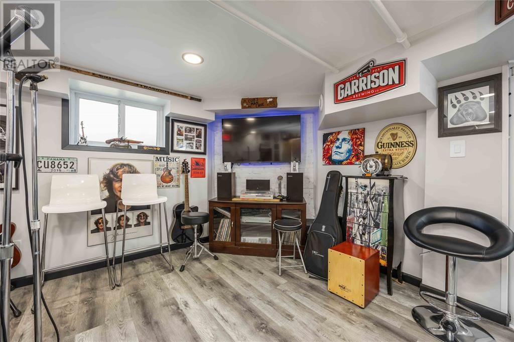 329 VIDAL STREET NORTH Image 32