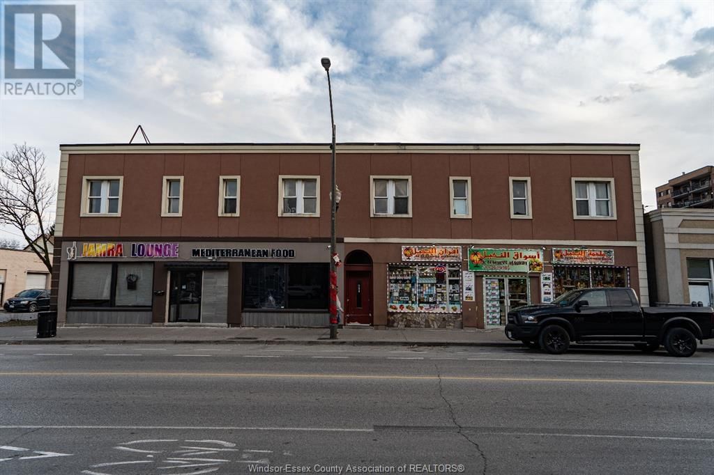 679 WYANDOTTE STREET EAST Image 1