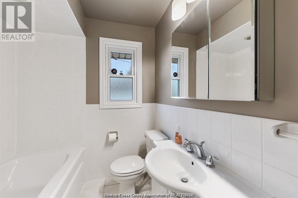 MAIN - 3580 MCKAY Image 3