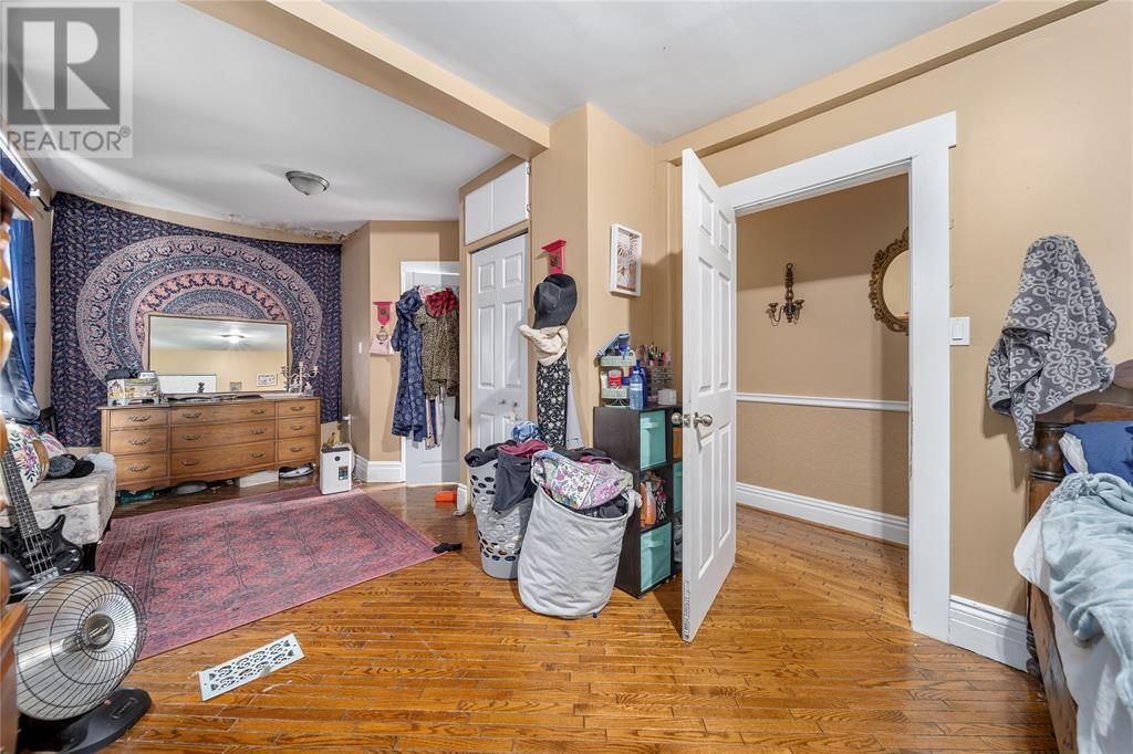 169 CHRISTINA STREET SOUTH Image 12