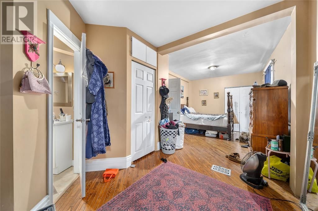 169 CHRISTINA STREET SOUTH Image 13