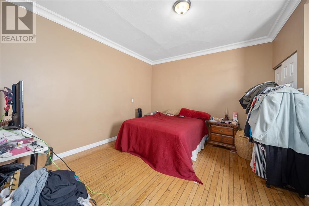 169 CHRISTINA STREET SOUTH Image 23
