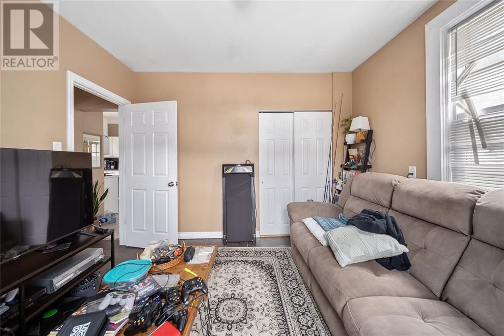 169 CHRISTINA STREET SOUTH Image 25