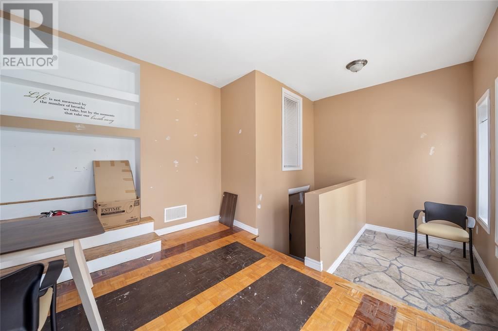 169 CHRISTINA STREET SOUTH Image 26