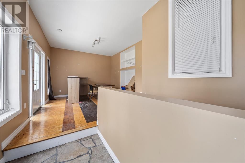 169 CHRISTINA STREET SOUTH Image 27