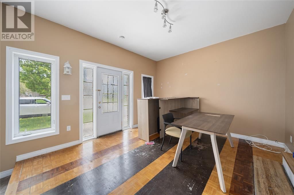 169 CHRISTINA STREET SOUTH Image 28