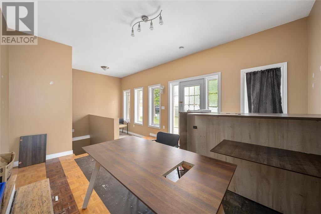 169 CHRISTINA STREET SOUTH Image 29