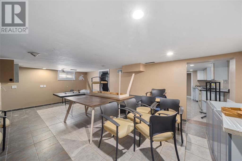169 CHRISTINA STREET SOUTH Image 30