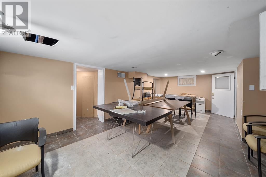 169 CHRISTINA STREET SOUTH Image 31