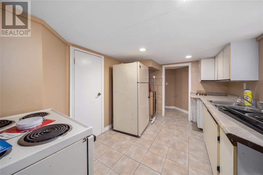 169 CHRISTINA STREET SOUTH Image 32