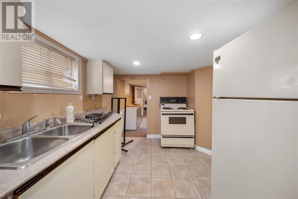 169 CHRISTINA STREET SOUTH Image 33