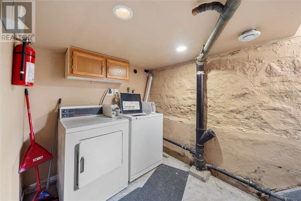 169 CHRISTINA STREET SOUTH Image 34