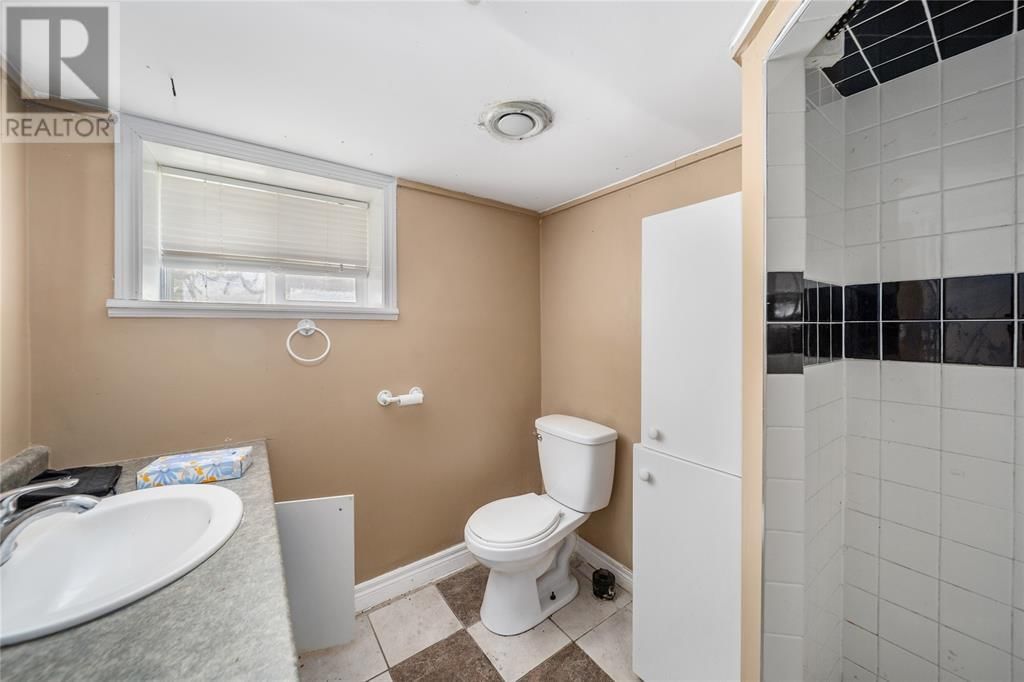 169 CHRISTINA STREET SOUTH Image 35