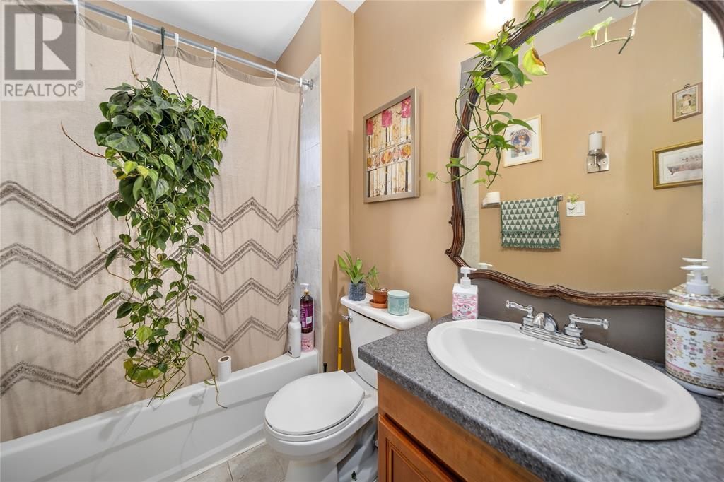 169 CHRISTINA STREET SOUTH Image 6