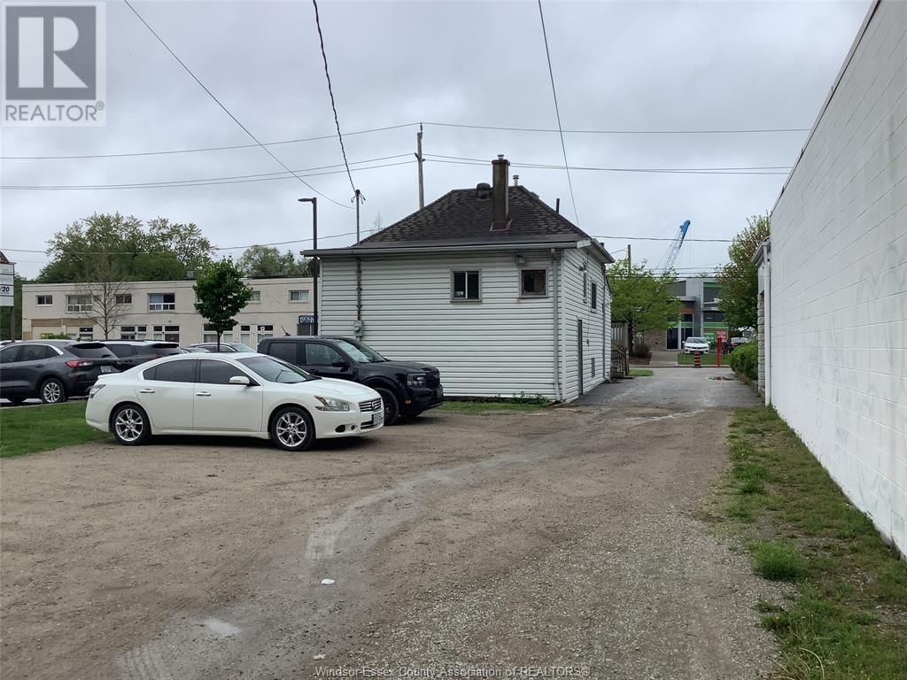 222 LAUZON Image 2