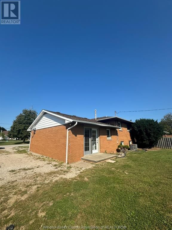 1860 SERVICE ROAD Image 31