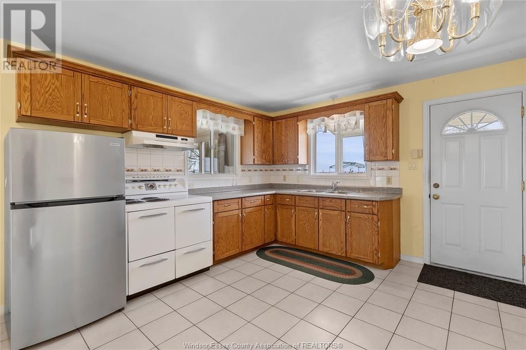 156 LAKESHORE Image 12