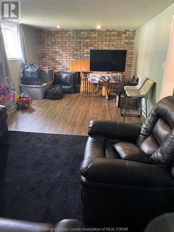 1377 OXFORD AVENUE Image 28