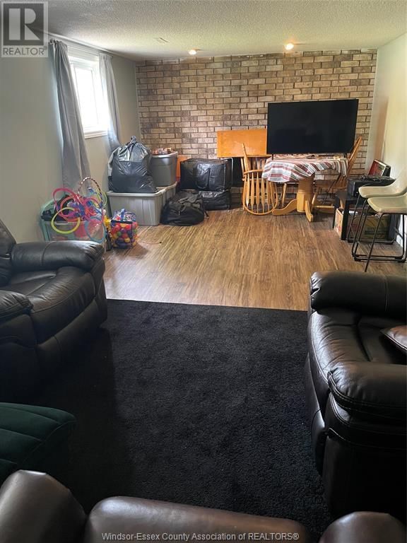 1377 OXFORD AVENUE Image 29