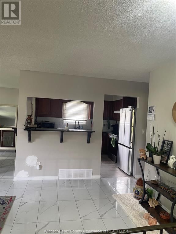 1377 OXFORD AVENUE Image 7