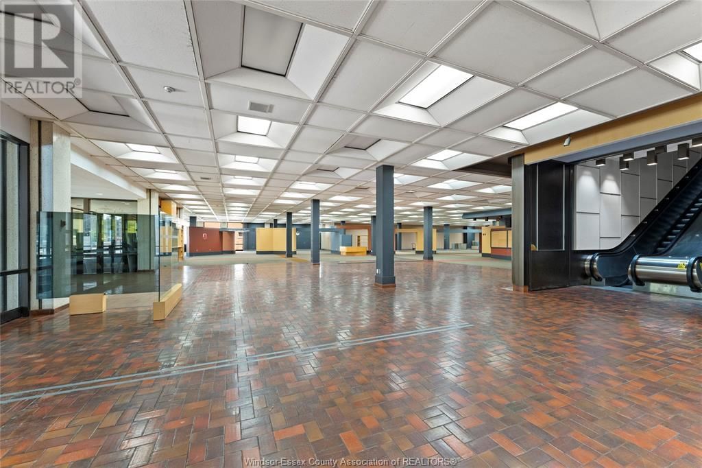 MAIN FLOOR - 850 OUELLETTE AVENUE Image 2
