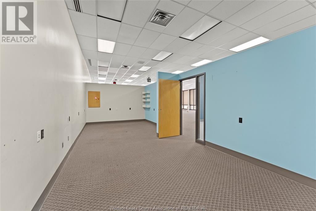 850 OUELLETTE AVENUE Image 15