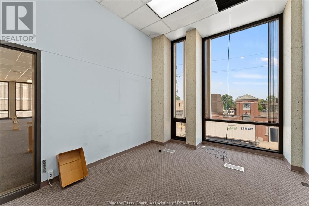 850 OUELLETTE AVENUE Image 16