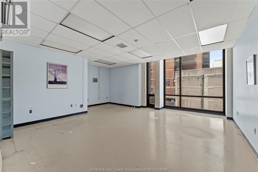 850 OUELLETTE AVENUE Image 18