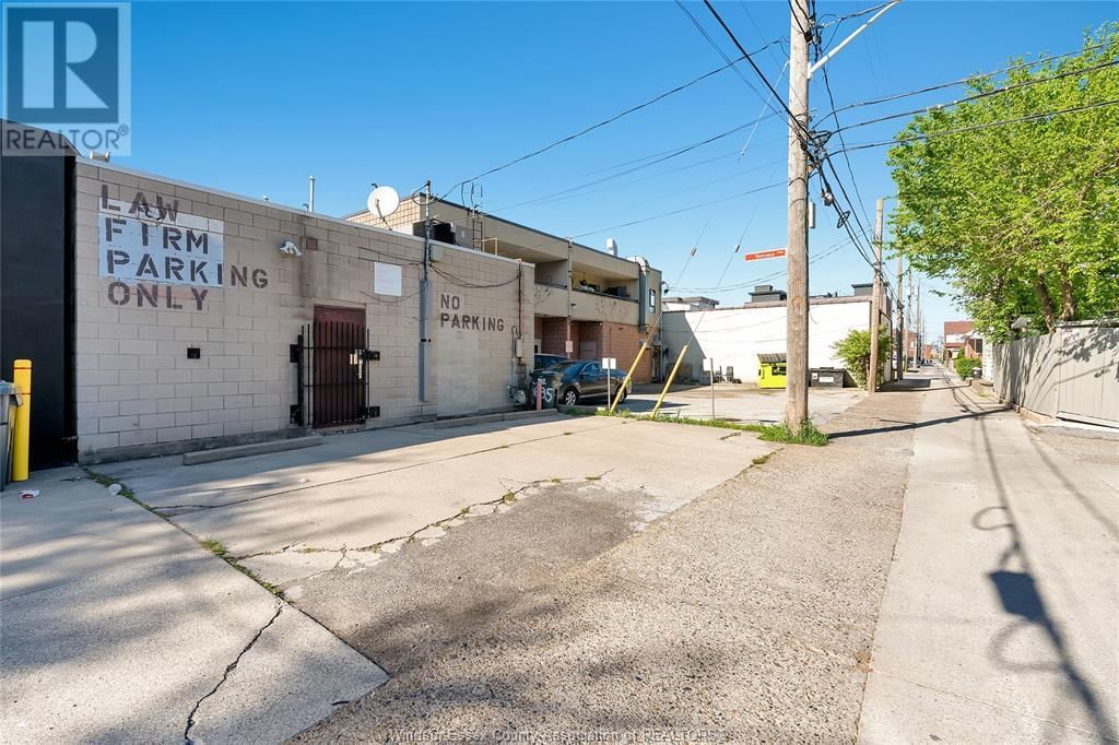 635 ERIE STREET EAST Image 38