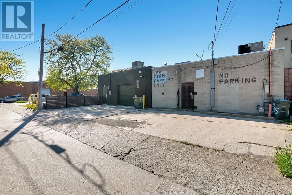 635 ERIE STREET EAST Image 40