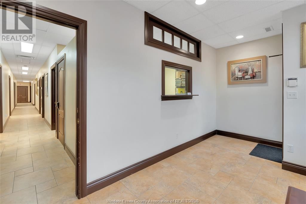 635 ERIE STREET EAST Image 9