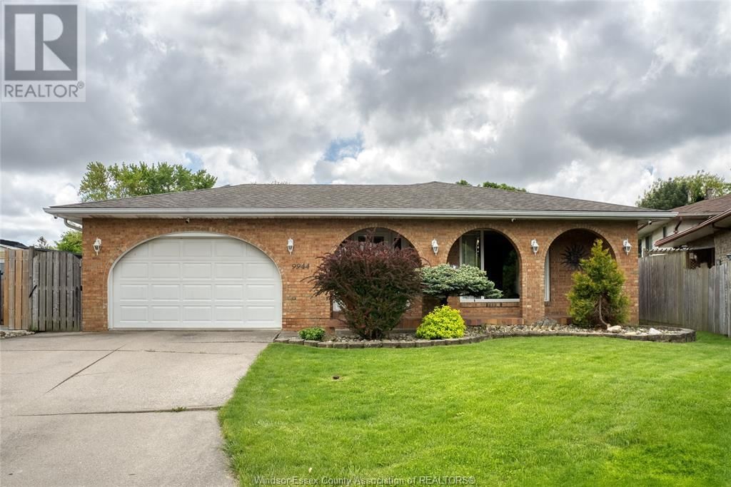 9944 HOLLY CRESCENT Image 1