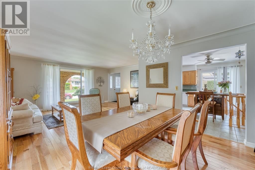 9944 HOLLY CRESCENT Image 11