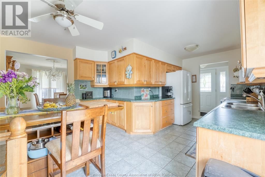 9944 HOLLY CRESCENT Image 15