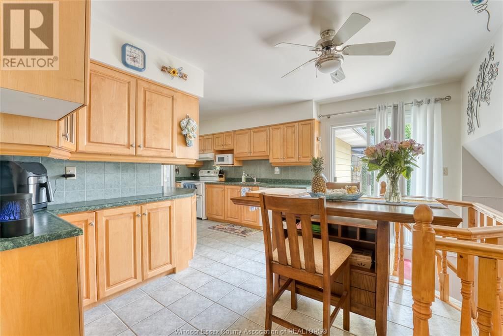 9944 HOLLY CRESCENT Image 17