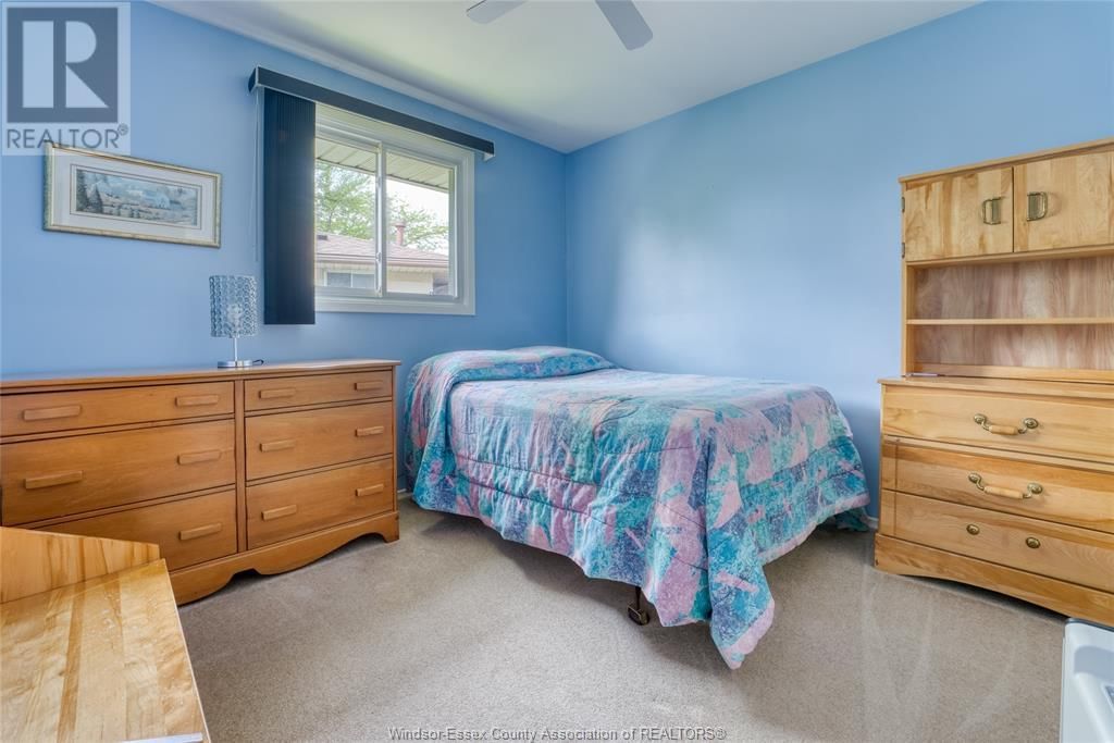 9944 HOLLY CRESCENT Image 21