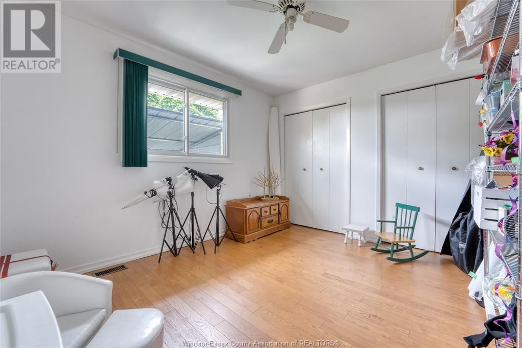 9944 HOLLY CRESCENT Image 22