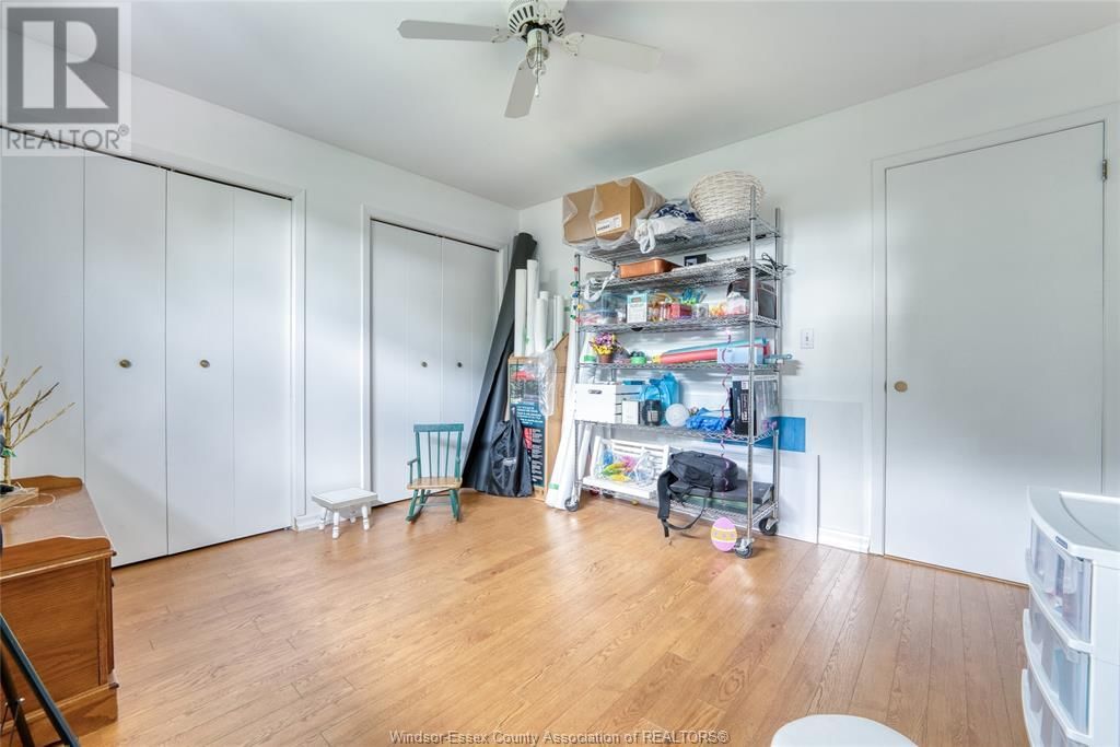 9944 HOLLY CRESCENT Image 23