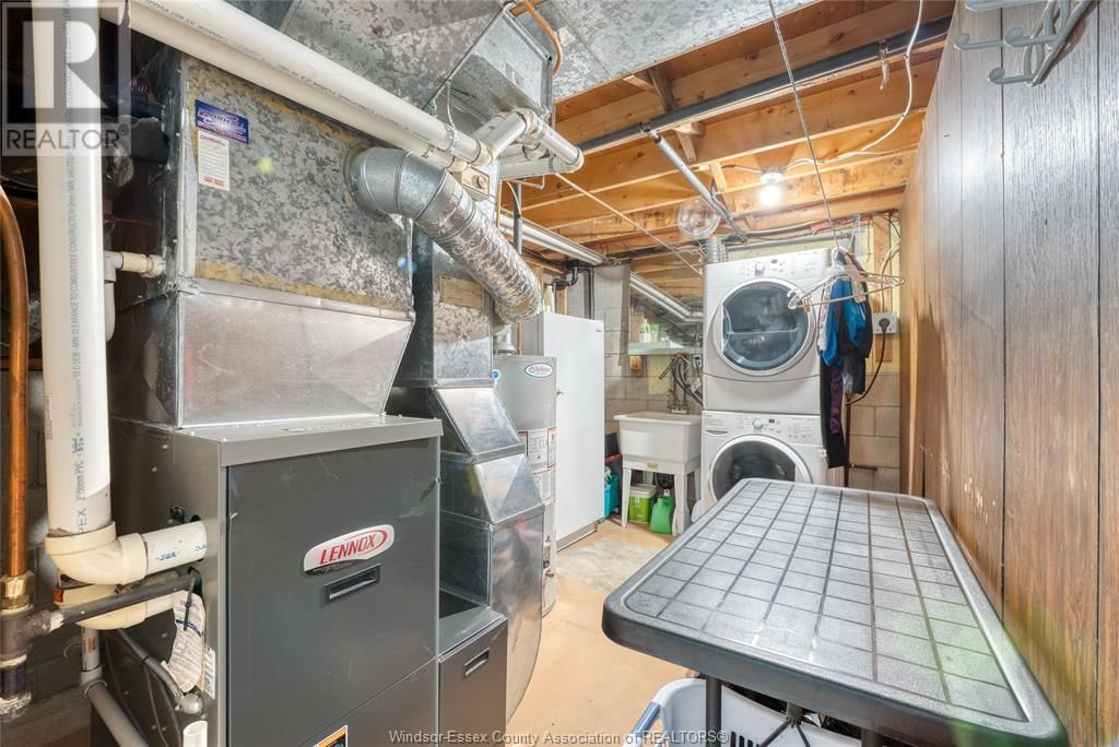 9944 HOLLY CRESCENT Image 33
