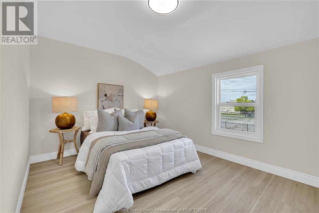 1627 HIGHLAND Image 18