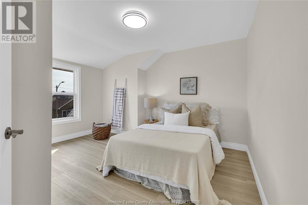1627 HIGHLAND Image 20