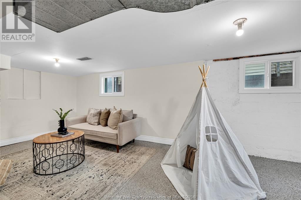 1627 HIGHLAND Image 25